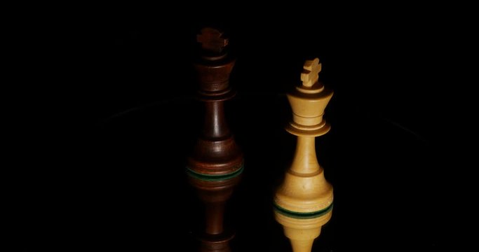 King Defeats King Chess Pieces Rotating Repressing Battle, 4K