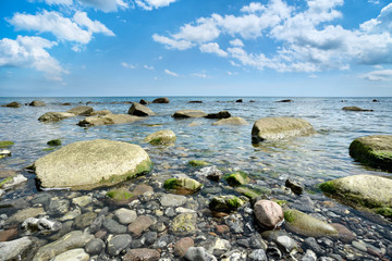 Fototapeta na wymiar Große Findlinge am Ufer der Ostsee, Nationalpark Jasmund, Insel Rügen, Deutschland