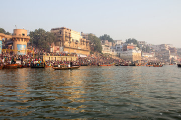 Obraz premium Varanasi Ghats, Diwali Festival, Ganges River and Boats, Uttar Pradesh, India 