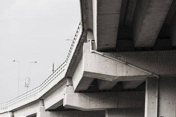 Curved bridge architecture