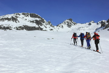Fototapeta na wymiar Skitourenparadies Bivio, Aufstieg zum Piz Campanung Hauptgipfel 3001m.