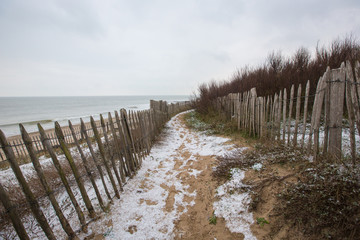 plage enneigée