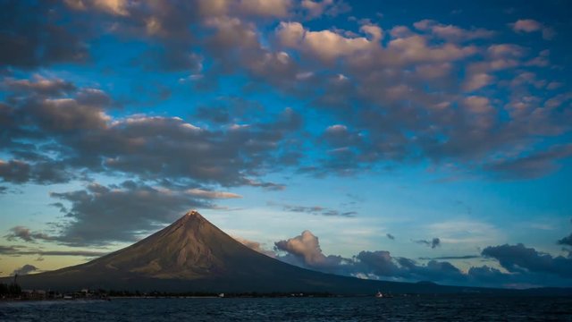 Timelapse morning and sunrise Mayon Volcano in Legazpi, Philippines. Mayon Volcano is an active volcano and rising 2462 meters from the shores of the Gulf of Albay.