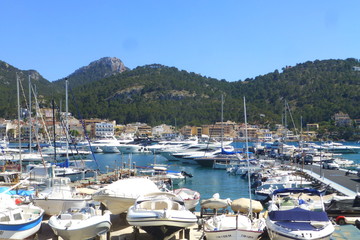 Fototapeta na wymiar Puerto de Andratx, localidad costera turistica de Mallorca,Islas Baleares (España)