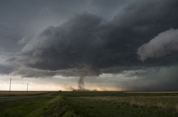 Obraz na płótnie Canvas Tornado on the plains of Kansas, 15 June 2017