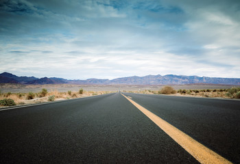 route dans le désert.