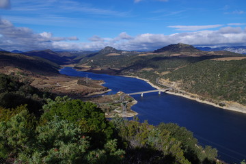 Lac de caramany dans les corbières