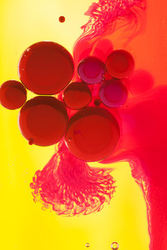 Little balls of Airbrush-Ink in liquid paraffin forming amazing abstract picturs