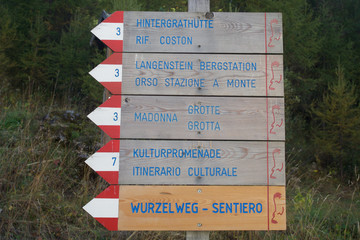 Wegweiser Alpen, Ortler, Hintergrathütte