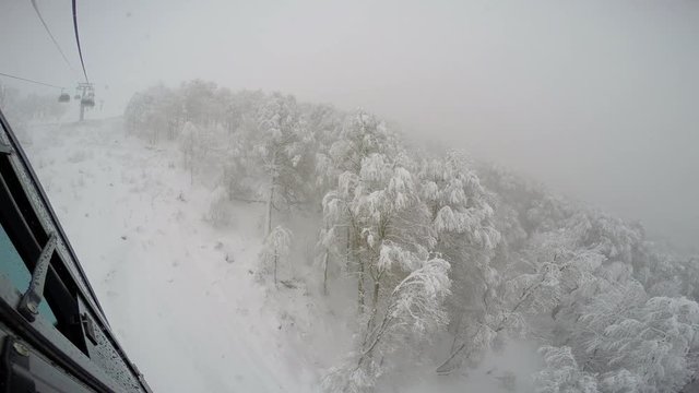 Снегопад. Горнолыжный курорт Роза Хутор. Сочи. Россия.