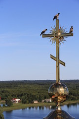 крест на церкви