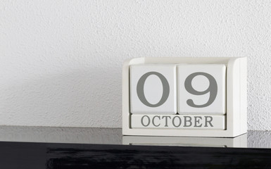 White block calendar present date 9 and month October