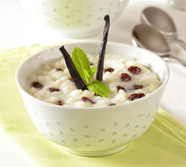 Rise pudding with raisins
