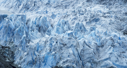 Detalle del hielo de Bøyabreen , glaciar en Noruega, verano de 2017