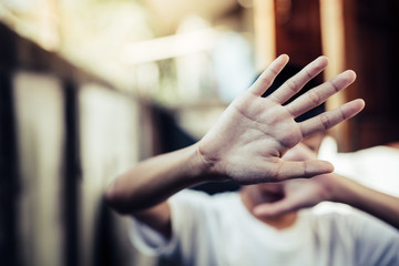 Obraz premium Przestańcie nadużywać przemocy. przemoc, przerażone, przerażone dziecko. przestań nadużywać przemocy. przemoc, przerażona, Straszne dziecko