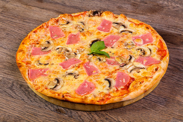 Pizza mushrooms and ham