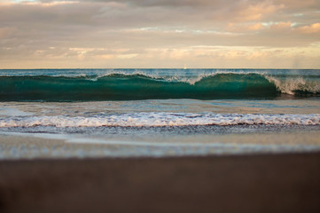 Olas del mar en playa de Canarias