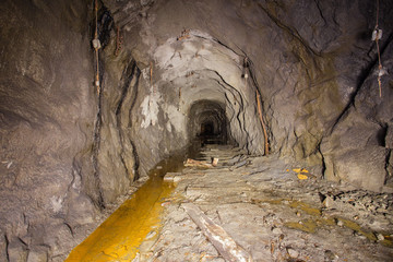 Naklejka premium Underground abandoned ore mine shaft tunnel gallery