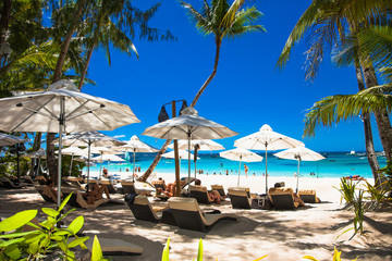 Tropische vakantie op wit strand op het eiland Boracay, Filipijnen.