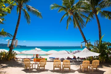 Photo sur Plexiglas Plage blanche de Boracay Vacances tropicales, soleil, ciel bleu et palmier sur la plage blanche de Boracay, Philippines.