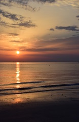 Fototapeta na wymiar Sonnenaufgang am Meer