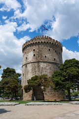 Fototapeta na wymiar The White Tower of Thessaloniki is a monument and museum on the waterfront of the city of Thessaloniki, Greece
