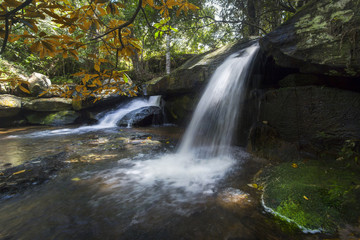 Fototapeta na wymiar rush waterfall