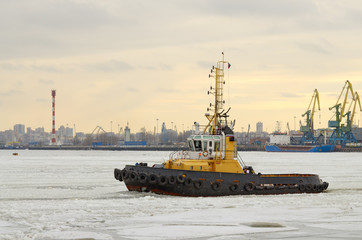 Fototapeta premium Boat for work in the port.
