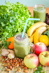 Fruit and vegetable green smoothie