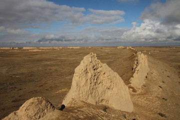 Fototapeta na wymiar Ruins of Sauran, Silk Road fort