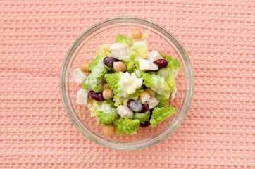 ロマネスコとミックスビーンズのサラダ