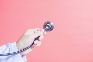 A Doctor And Stethoscope 聴診器を当てる手 診察 健康診断 病院 病気などのイメージ パステルカラーのパターンピンク色背景 Wall Mural Kana Design Image