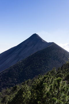 Vue sur le volcan Fuego depuis l'Acatenango, Guatemala