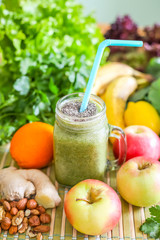 Fruit and vegetable green smoothie