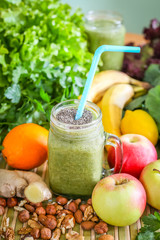 Fruit and vegetable green smoothie