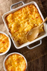 Tischdecke American casserole macaroni and cheese in baking dish close up. Vertical top view © FomaA