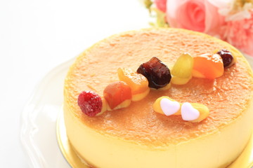 Dried fruit on cheese cake