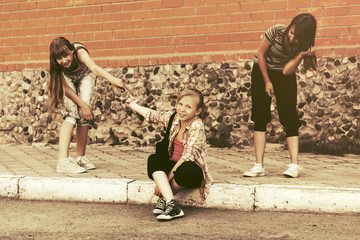 Obraz na płótnie Canvas Group of happy teen girls having fun in city street