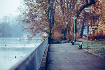 Uferweg im Winter