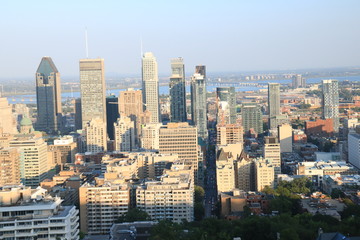 Fototapeta na wymiar Sunset Cityscapes Montreal Top mount royal parc Canada 
