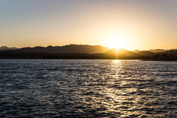 Fototapeta premium Sonnenuntergang am Meer
