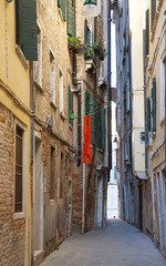 Fototapeta na wymiar Venetian narrow alley