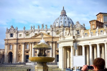 Obraz premium Golden light on the peters dome, Vatican, Rome, Italy