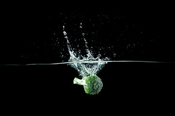 broccoli in water with splash