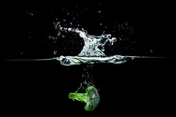 broccoli in water with splash