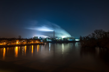 Industriehafen bei Nacht