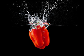 bell pepper in water with splash