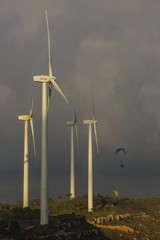 Molinos de viento entre tormentas
