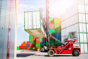 The forklift lifting container of transportation