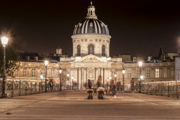 Obraz premium Détente sur le pont des arts
